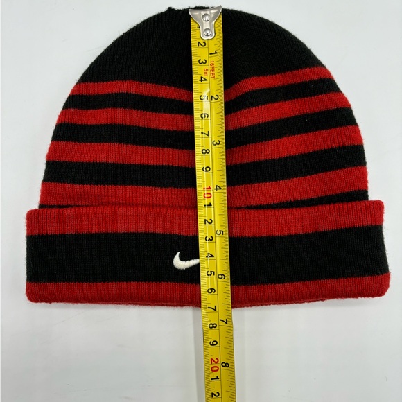 Nike beanie Youth Size Black and  red - Picture 3 of 5